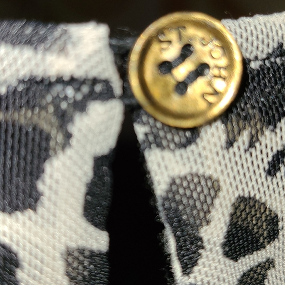 St. John Knits - Picture 15 of 16